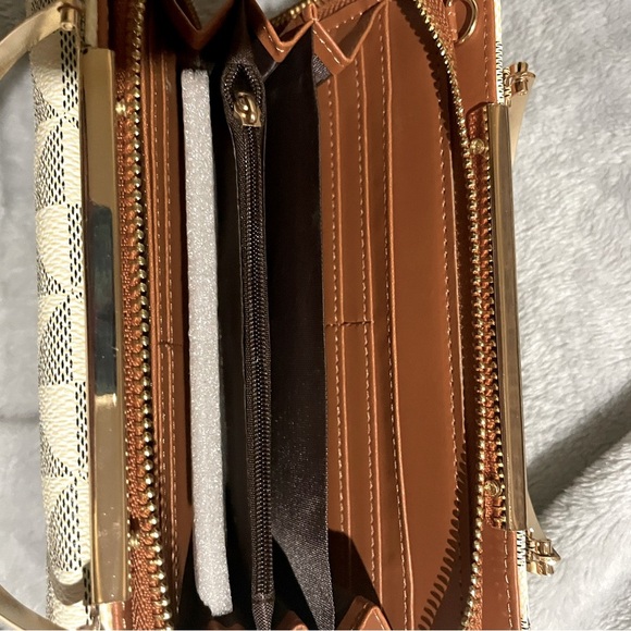 Women mini wallet with handles. Atrie Vegan NWT - Picture 3 of 5